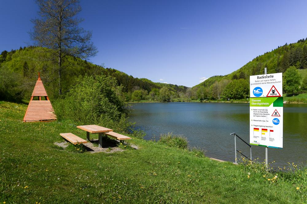 Stausee Oberdigisheim mit Sitz- und Umkleidemöglichkeiten