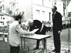 Archivbild der Unterzeichnung der Städtepartnerschaft im Jahr 1984
